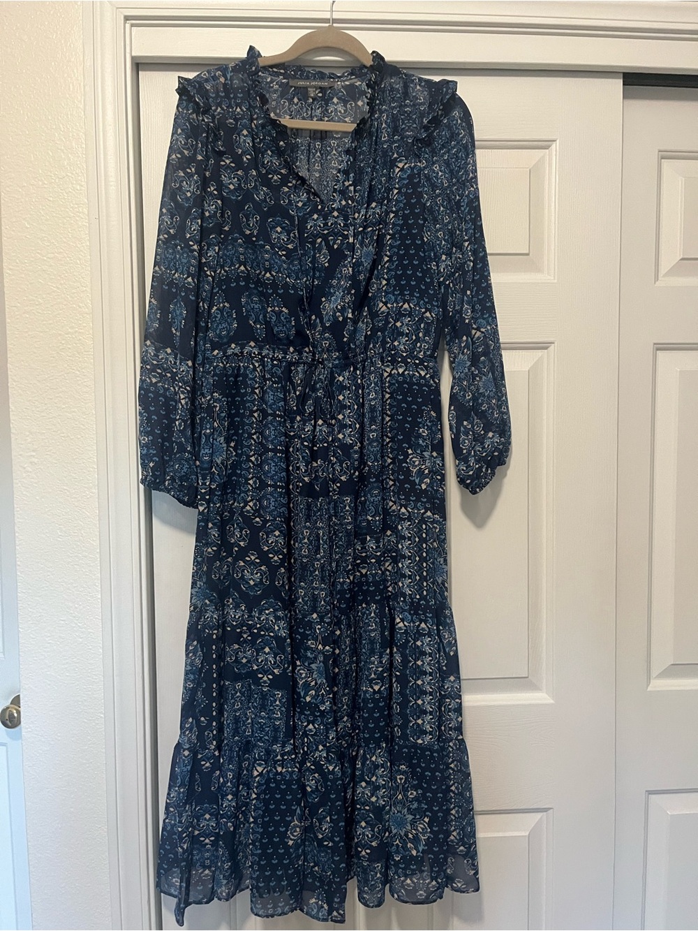 Julia Jordan Tiered Long Sleeve
Drawstring Waist Dress.